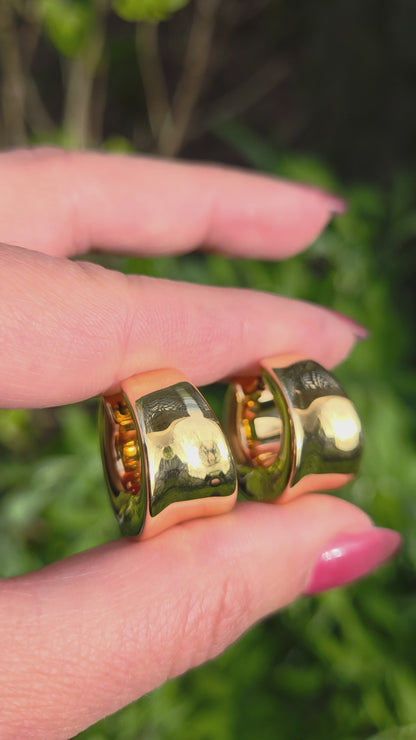 Vintage 18k Chubby Huggie Hoops