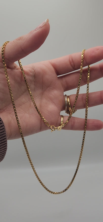 Vintage 18k UnoAErre Box Chain